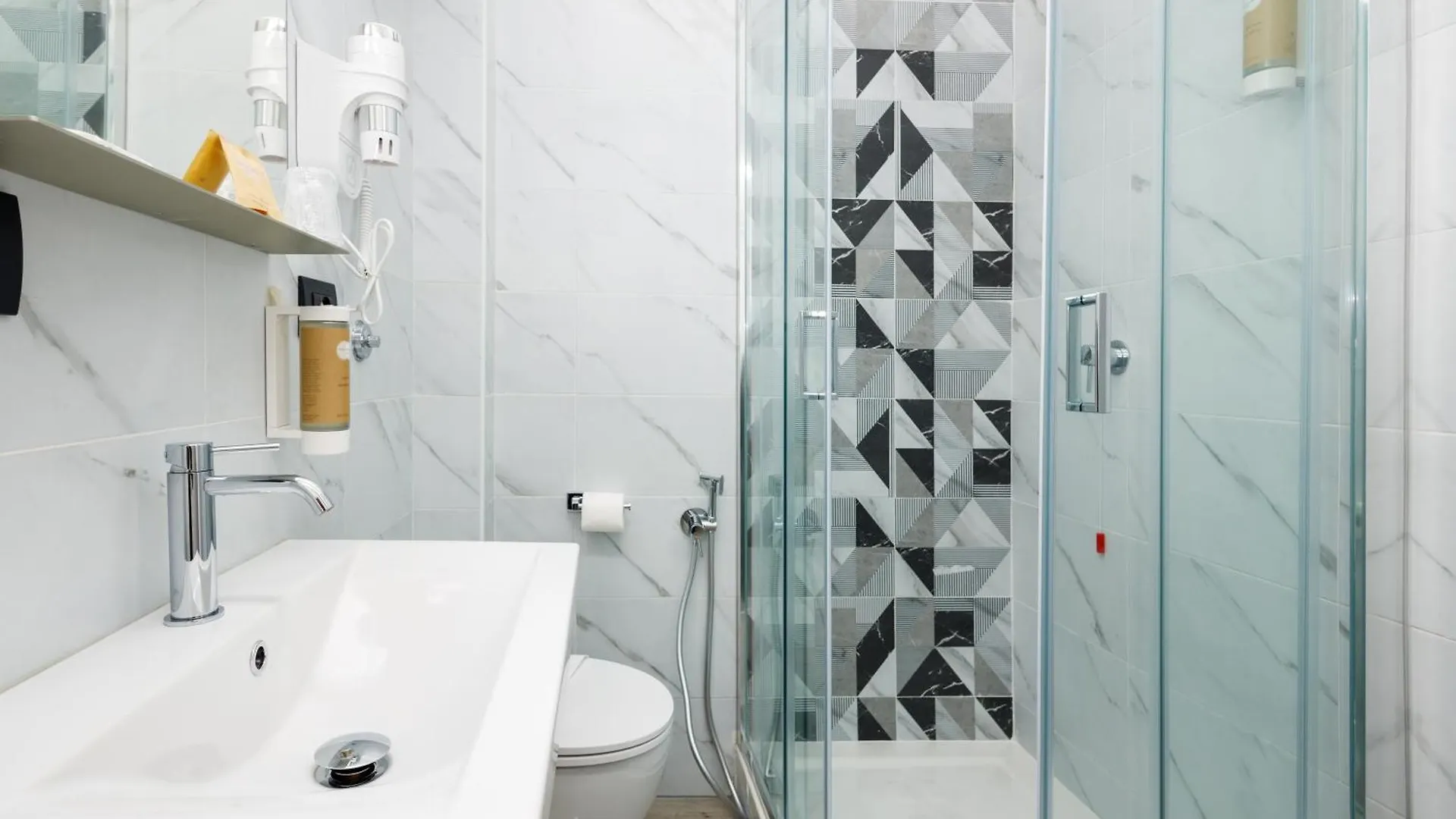 ***  Crossroad Hotel Roma Italia